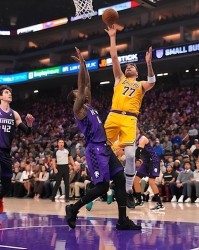 九游娱乐app-雷迪克甩锅已魔怔！湖人过去7场防守好？吐槽全队投篮糟糕拒担责